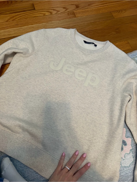 Vineyard Vines Tops - Vineyard Vines Cream Jeep Logo Crewneck Sweatshirt